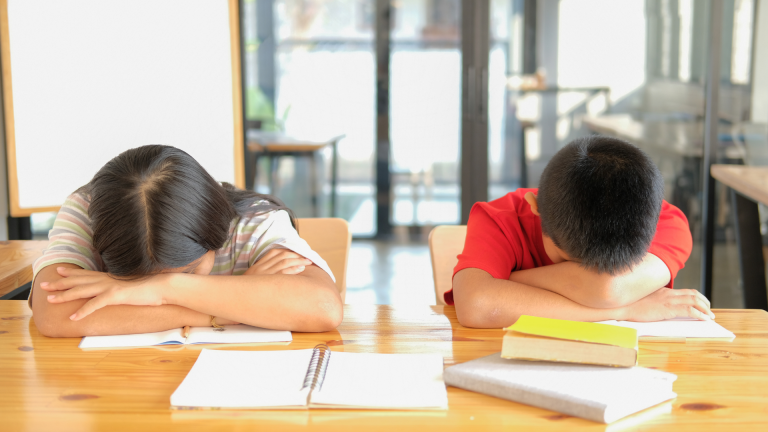 Transformando las aulas: como la Terapia Gestalt puede revolucionar el bienestar emocional de docentes y estudiantes